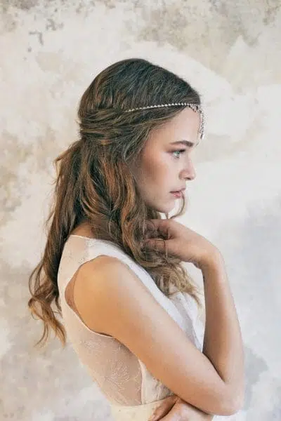 brautfrisuren boho spange