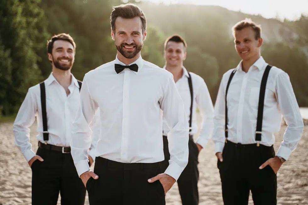 Groomsmen mit Bräutigam